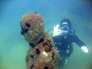 “Ação Jacques Costeau” restaura estátua submersa localizada na Ilha Anchieta